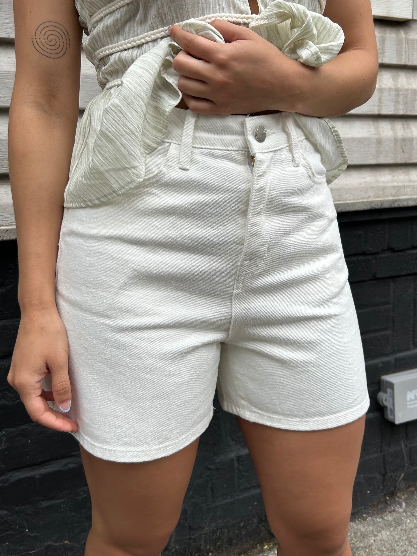 1 pocket a line shorts