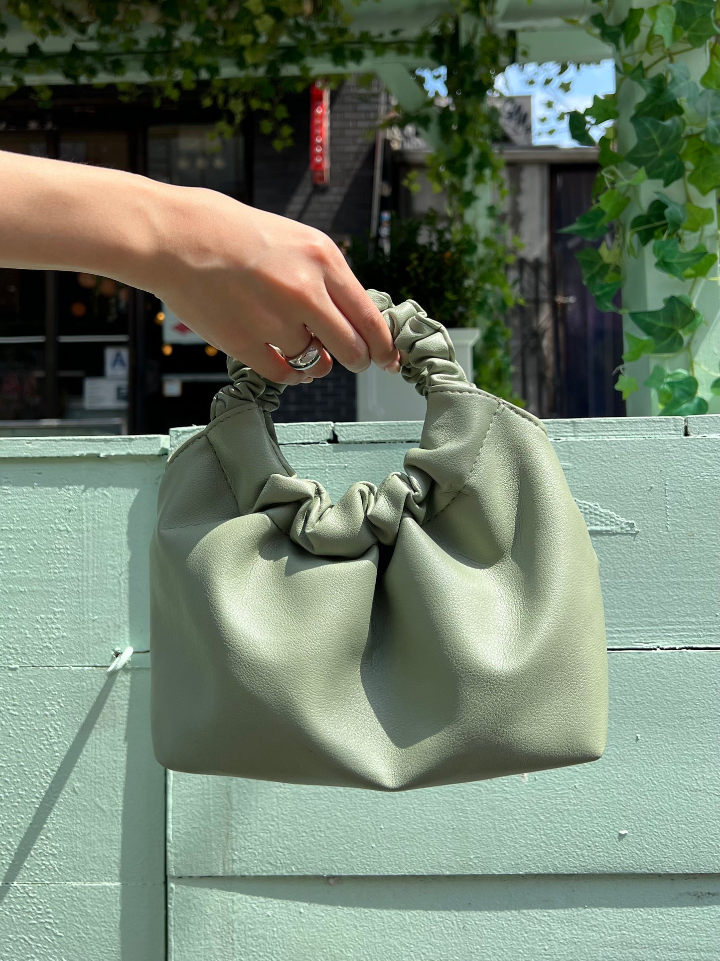 scrunch handle bag