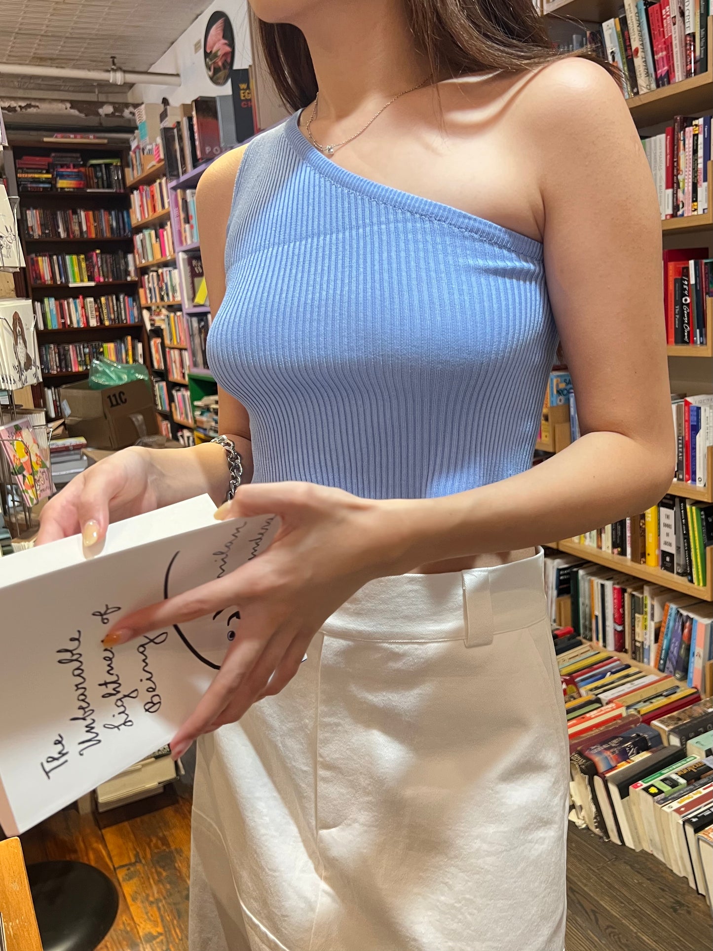 1 shoulder tank