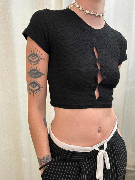 front cutout detail short slv top