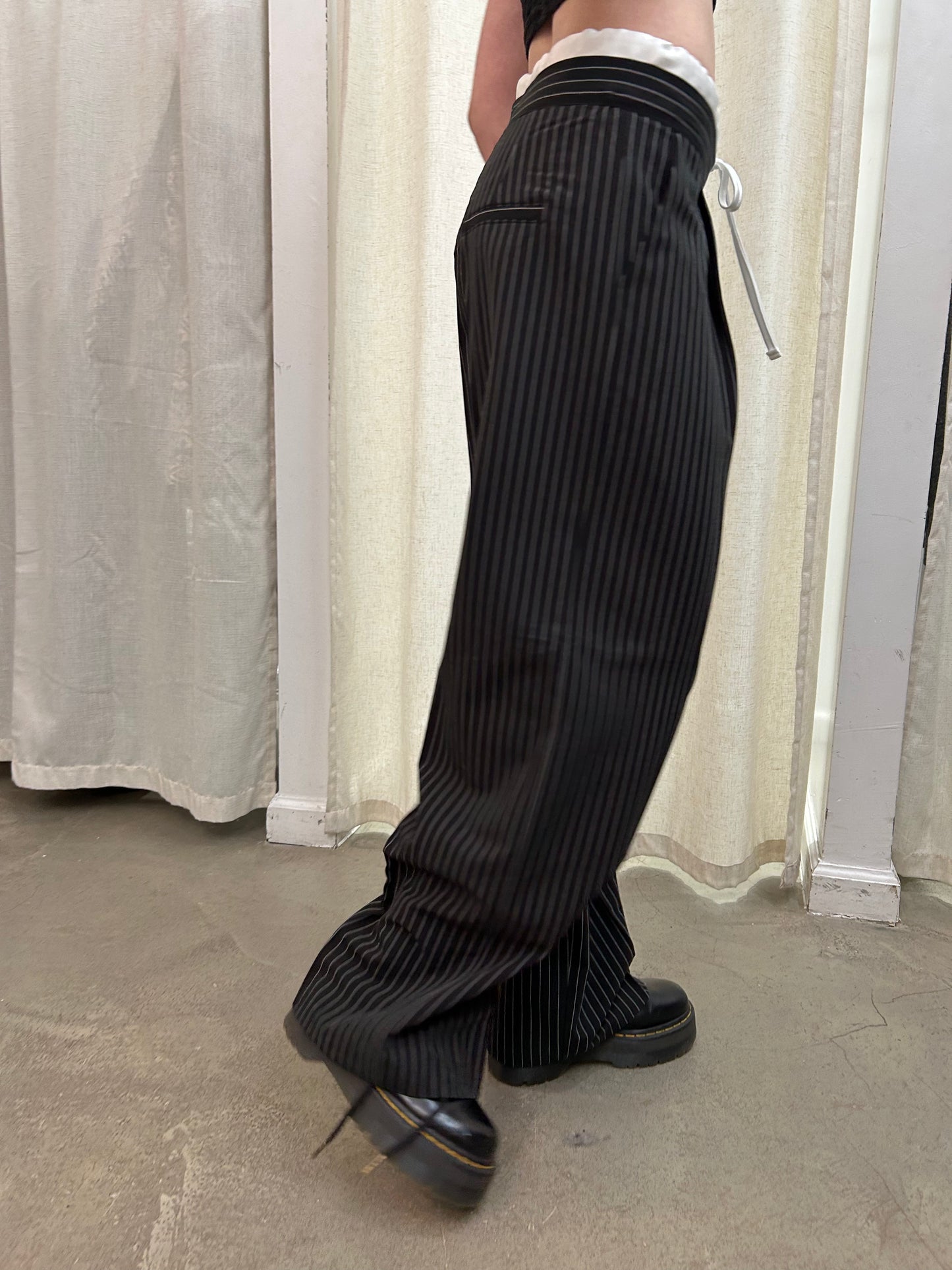 pinstripe contrast waist tie pant
