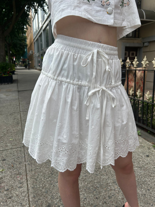 eyelet trimmed ribbon short skirt