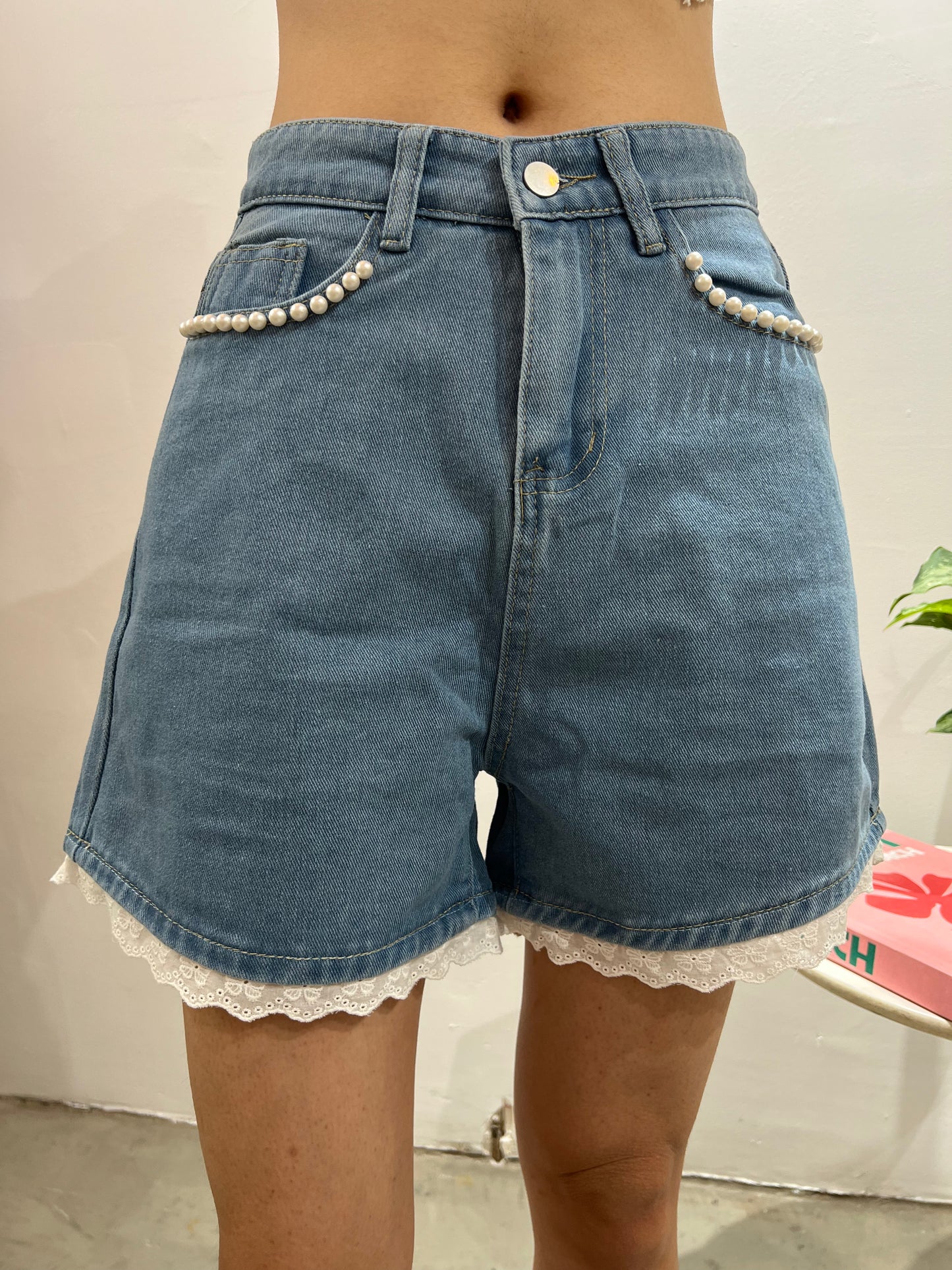 eyelet trim denim shorts