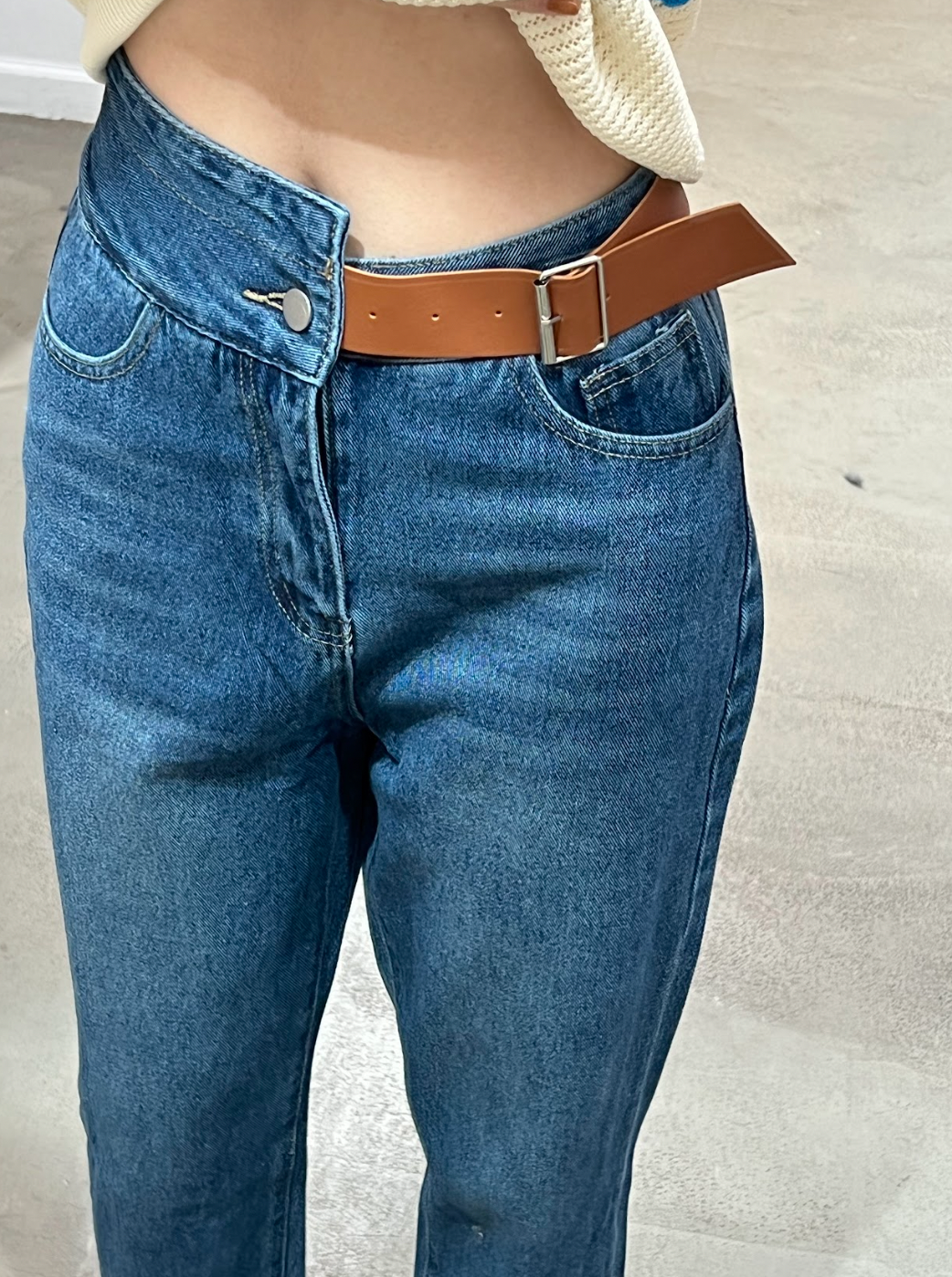 side belted denim pant