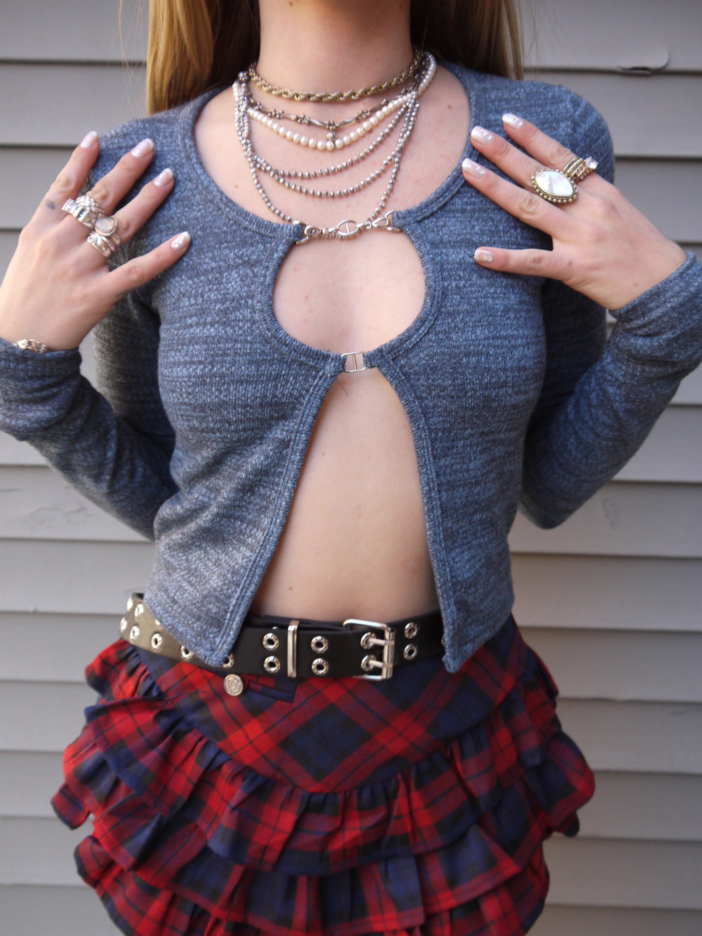 front double chain long slv knit top