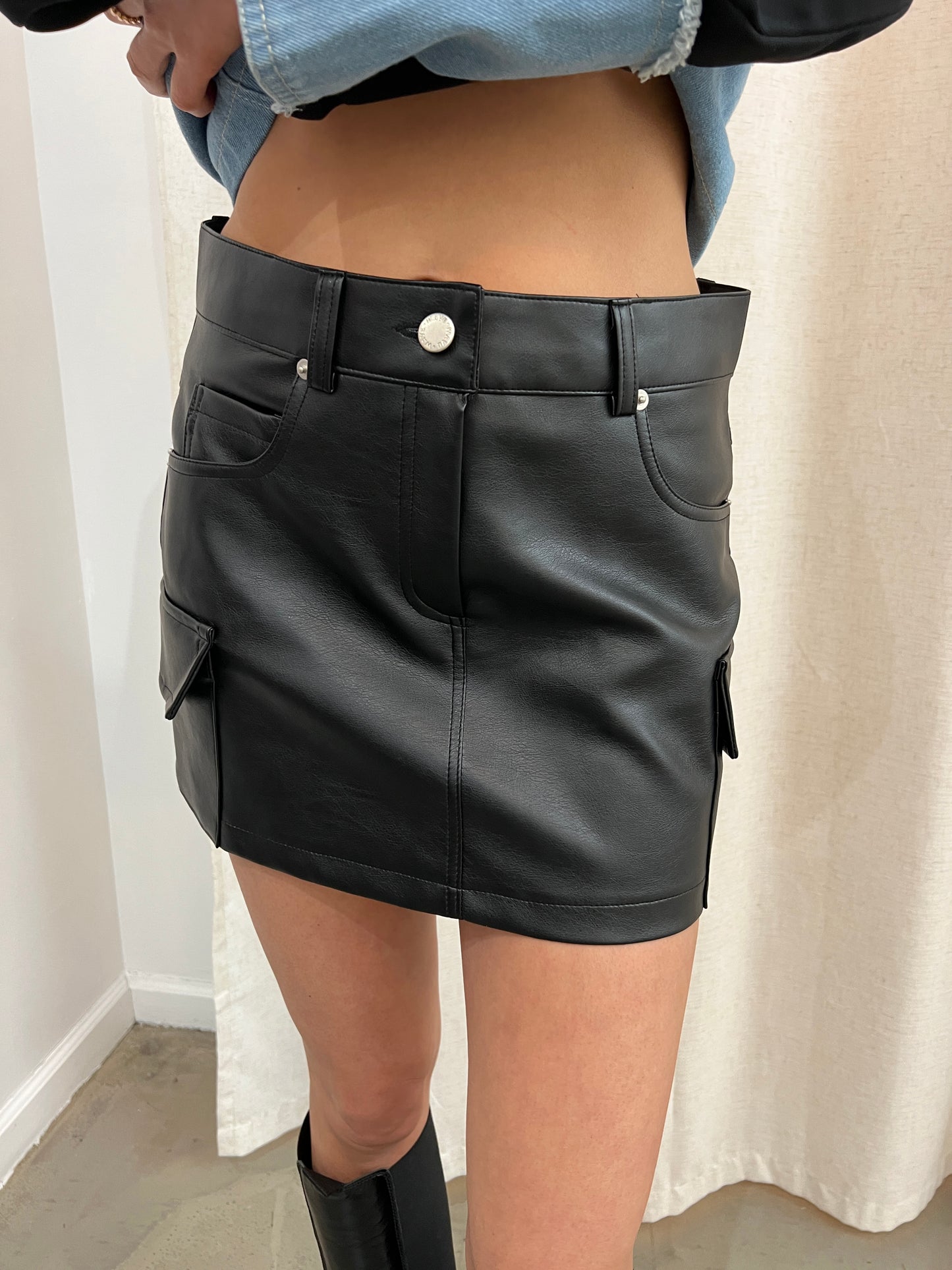 faux leather cargo pkt skirt