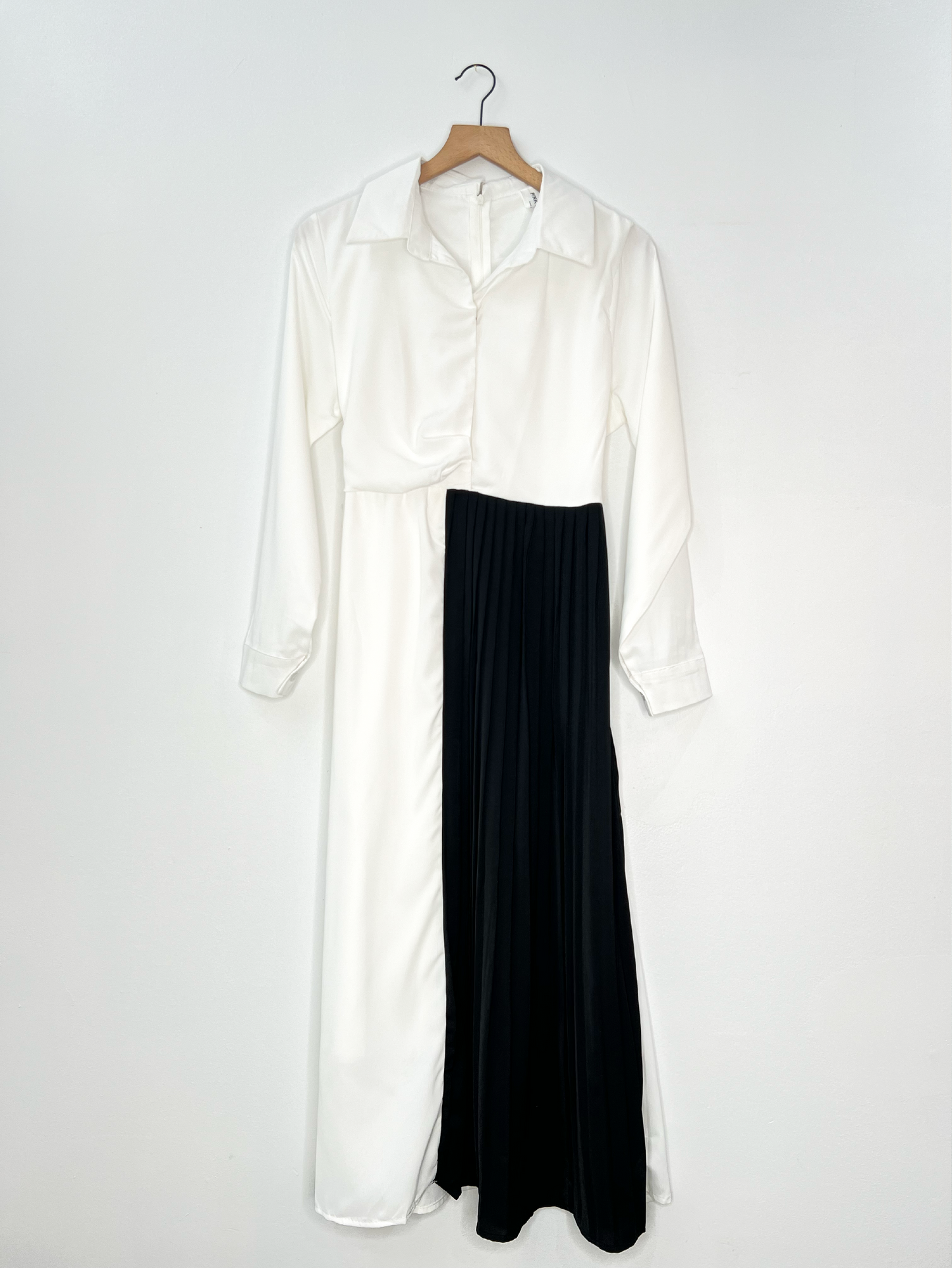 Side Pleat Detail Midi Dress