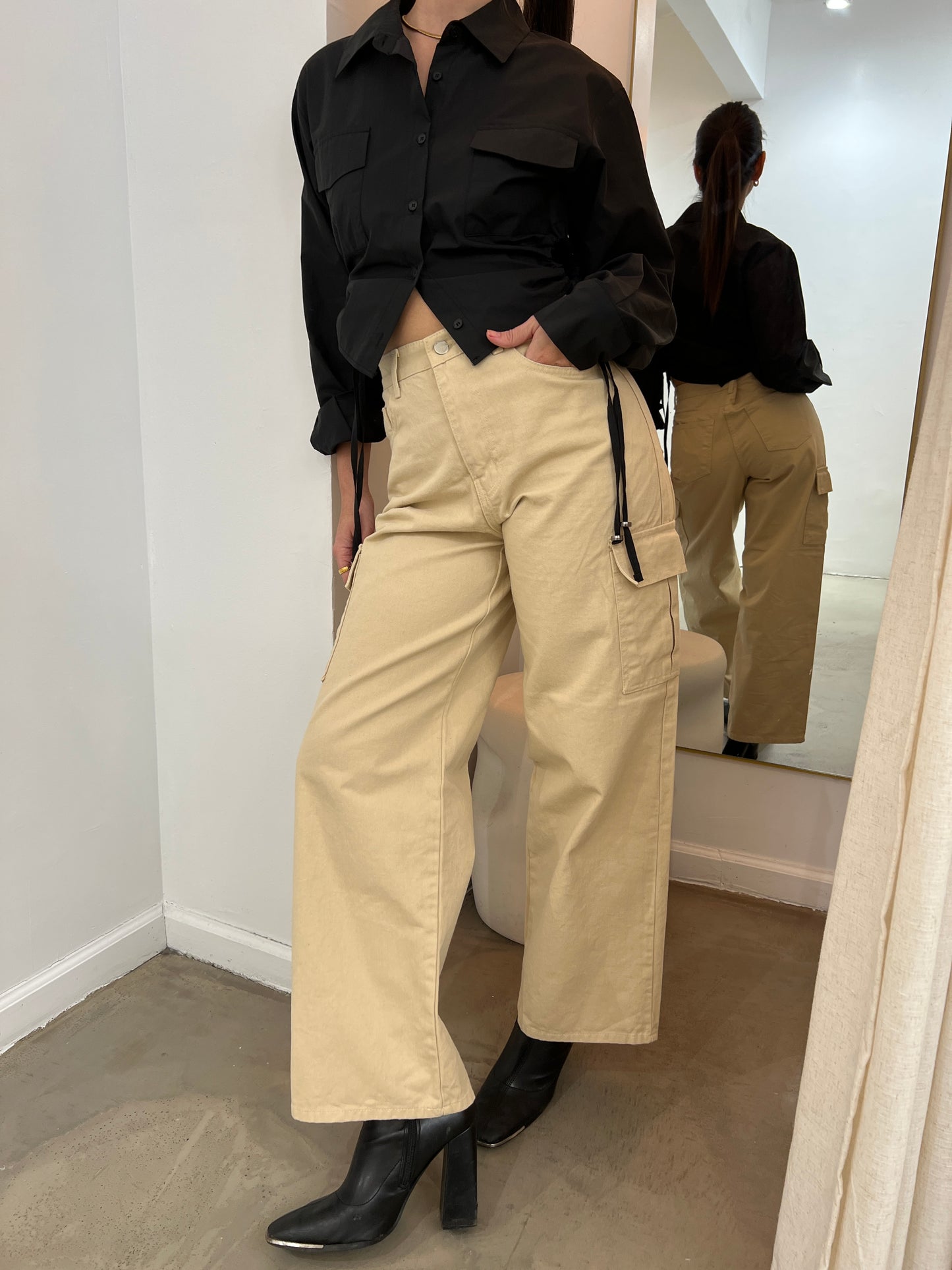 Side Keyhole Detailed Blouse