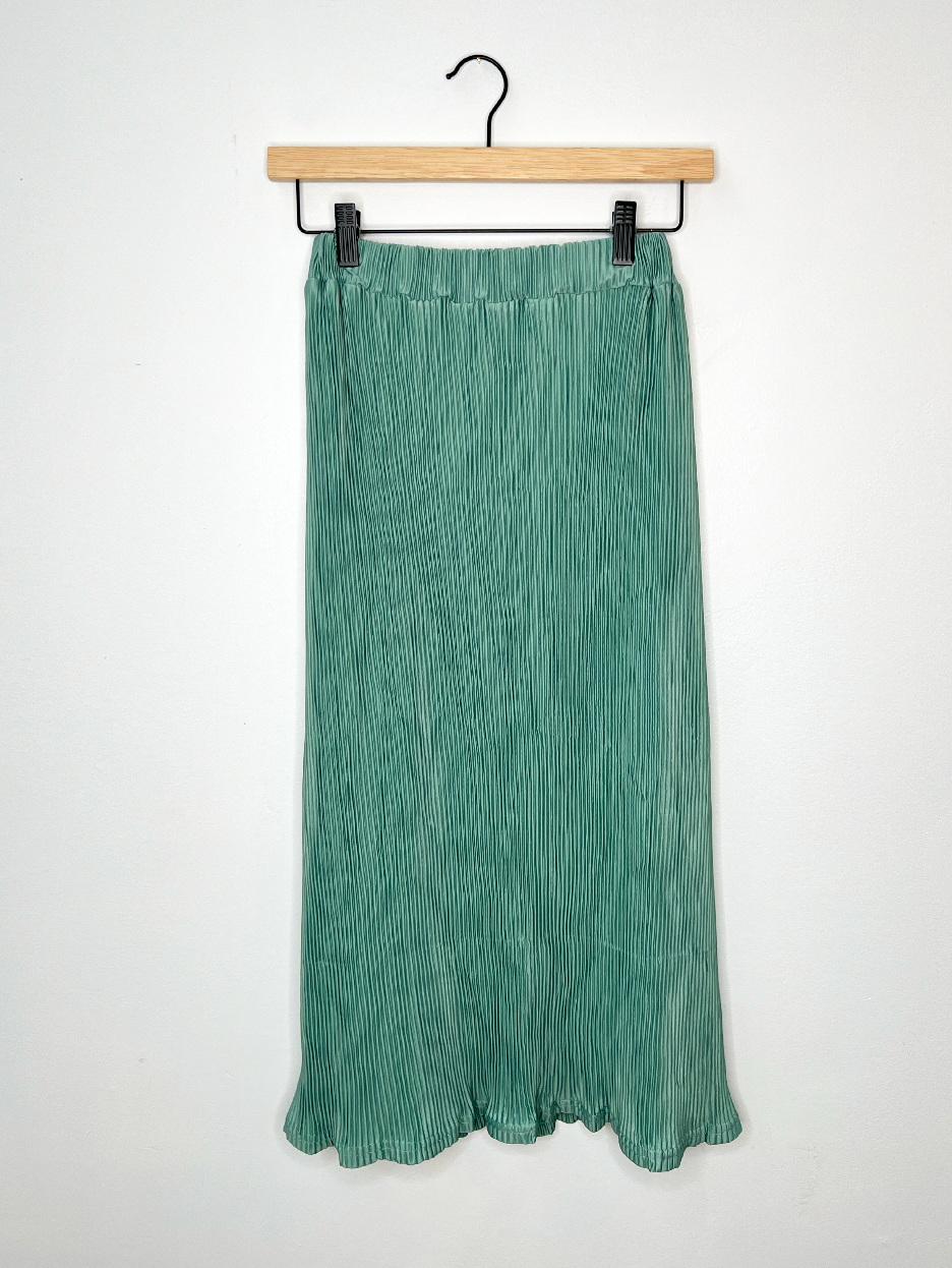 subtle pleat midi skirt