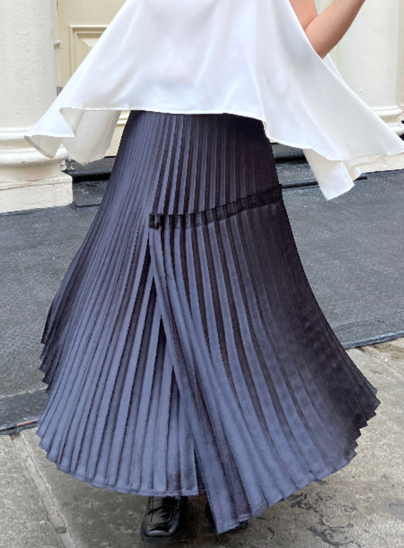 pleated skirt