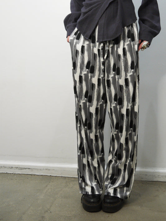 printed pleated pant