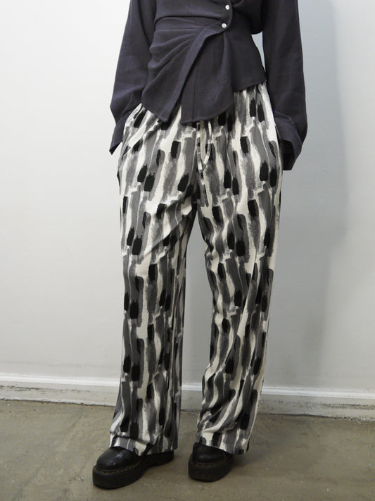 printed pleated pant