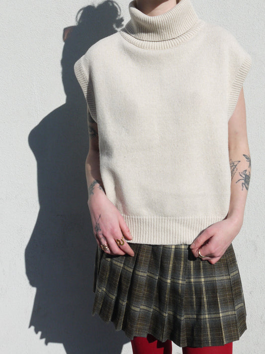 turtleneck slvless knit top