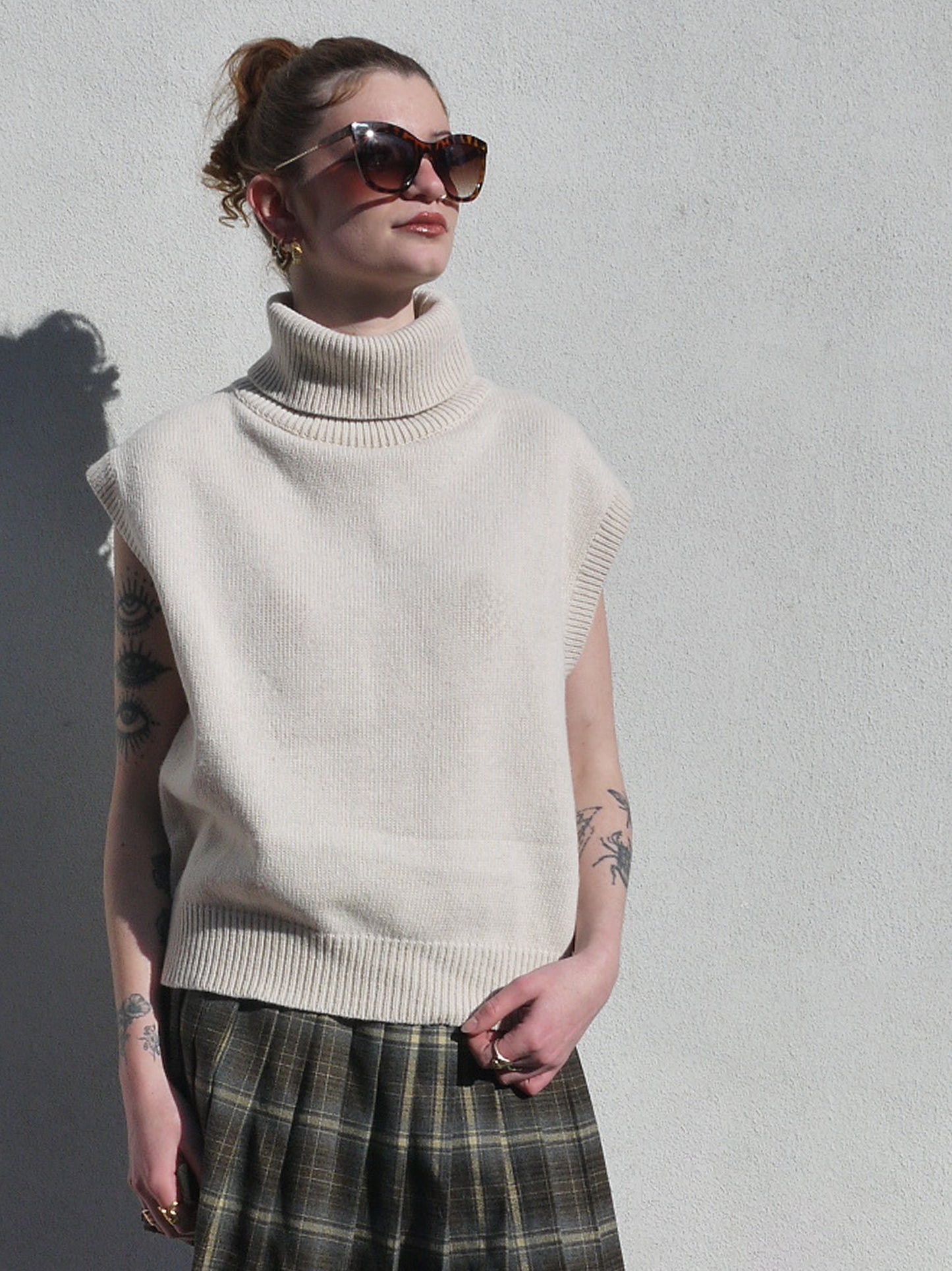 turtleneck slvless knit top