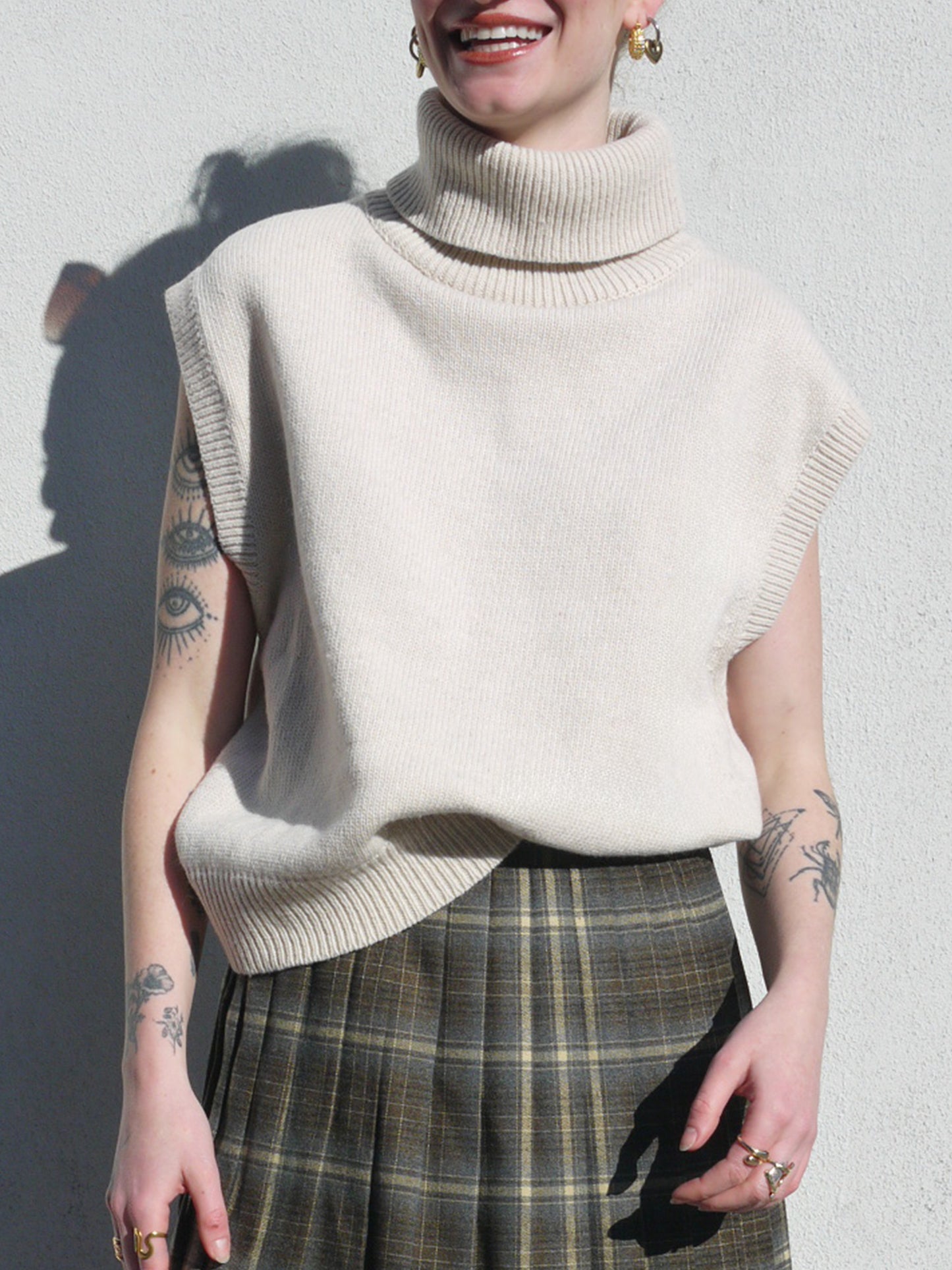 turtleneck slvless knit top