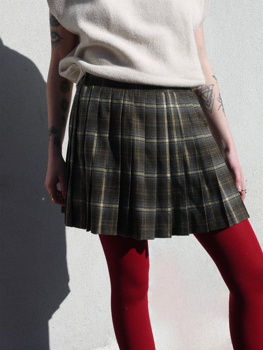 short plaid pleated skirt