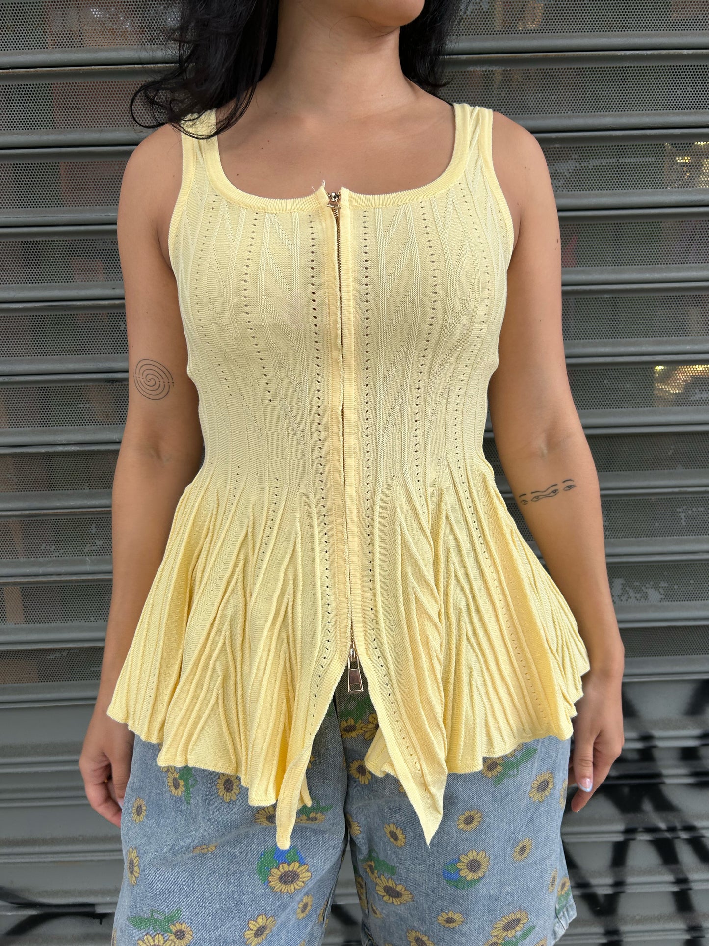 flare zip up slvless tank