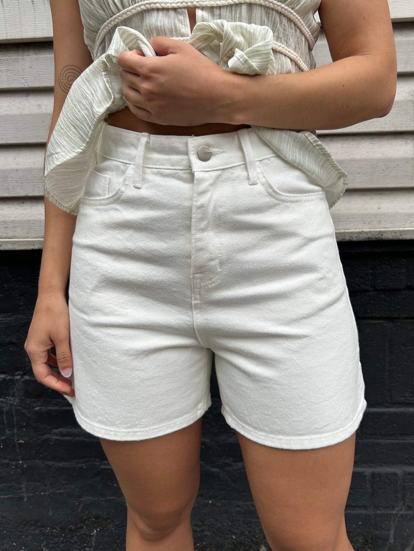 1 pocket a line shorts