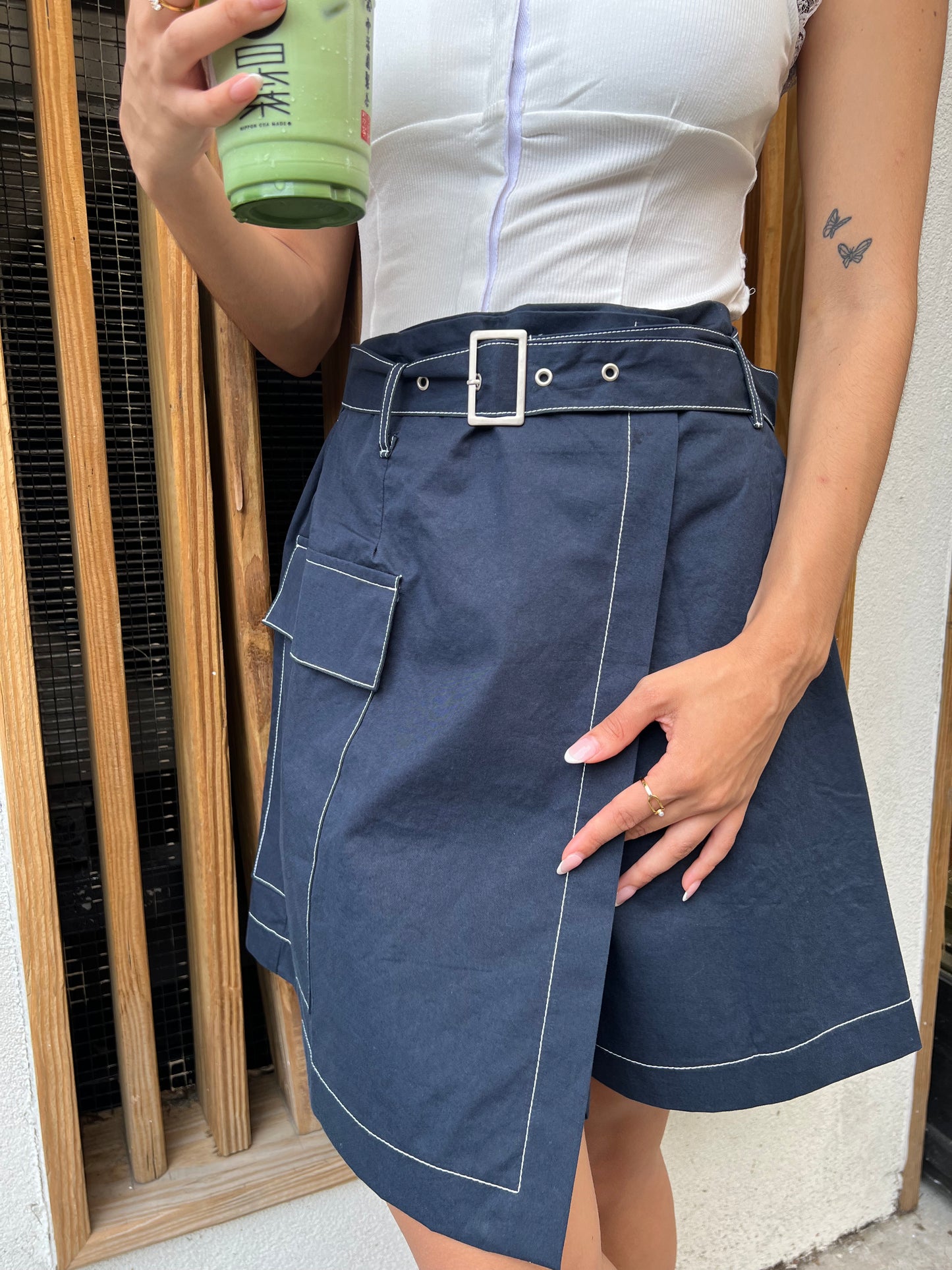 contrast stitch belted short skirt