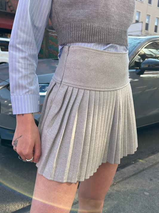 short pleated skirt