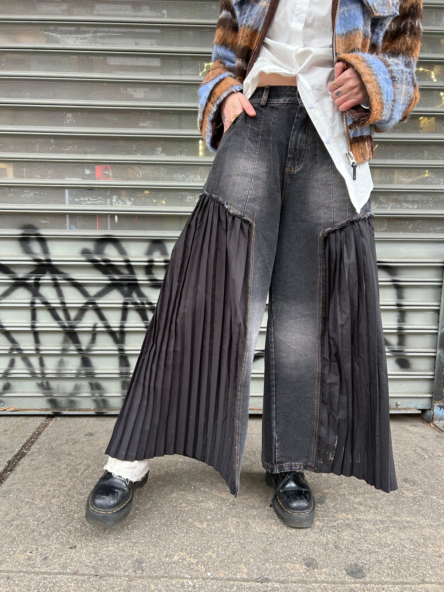 pleated detail denim pant