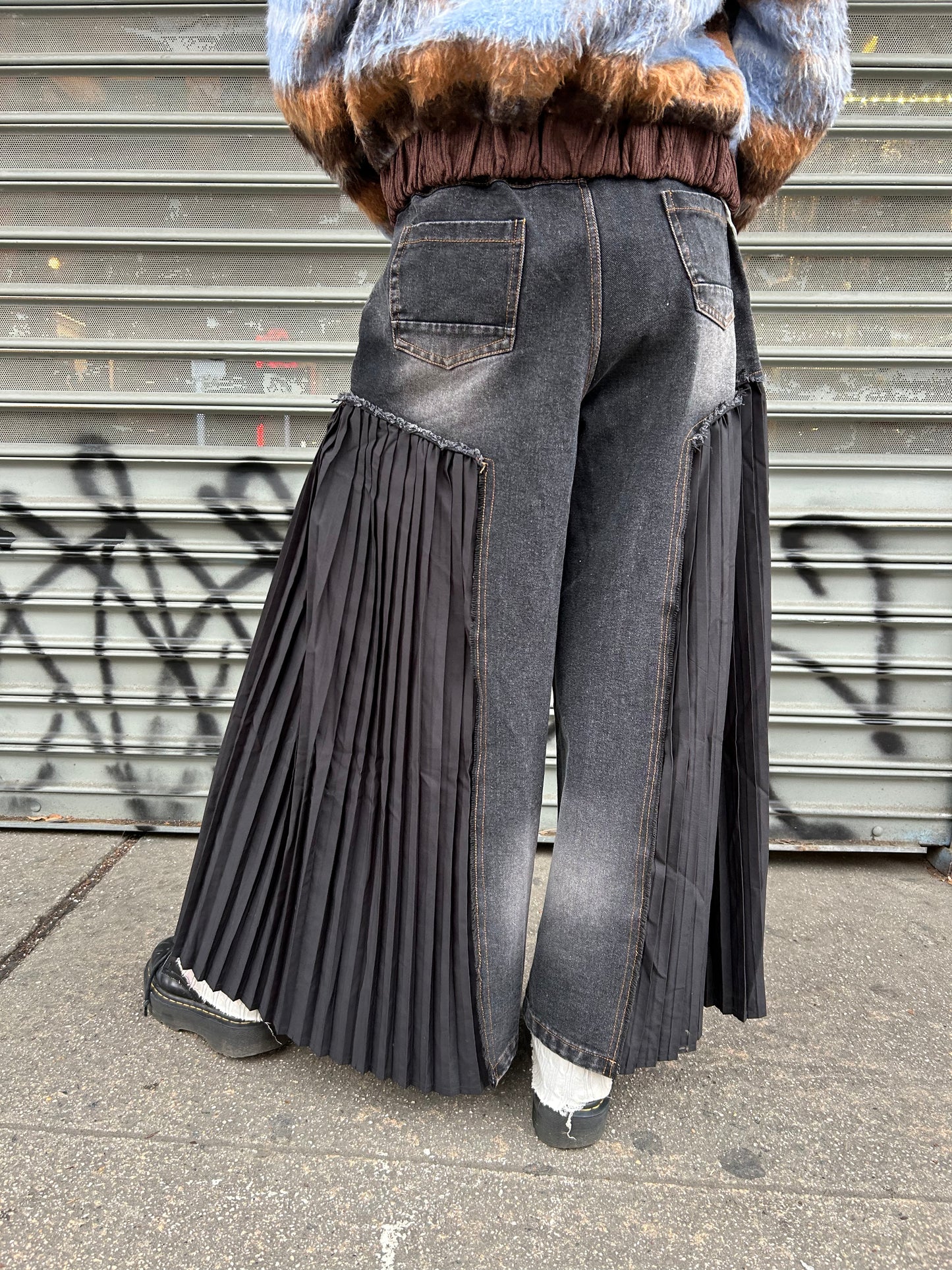 pleated detail denim pant