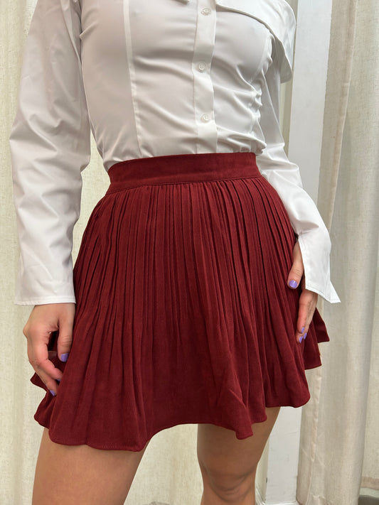 short pleated skirt