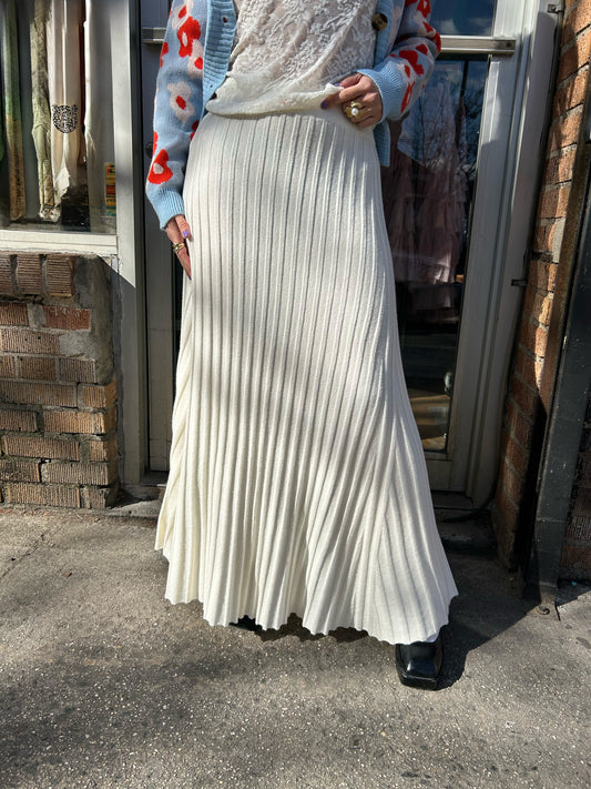 long pleated knit skirt