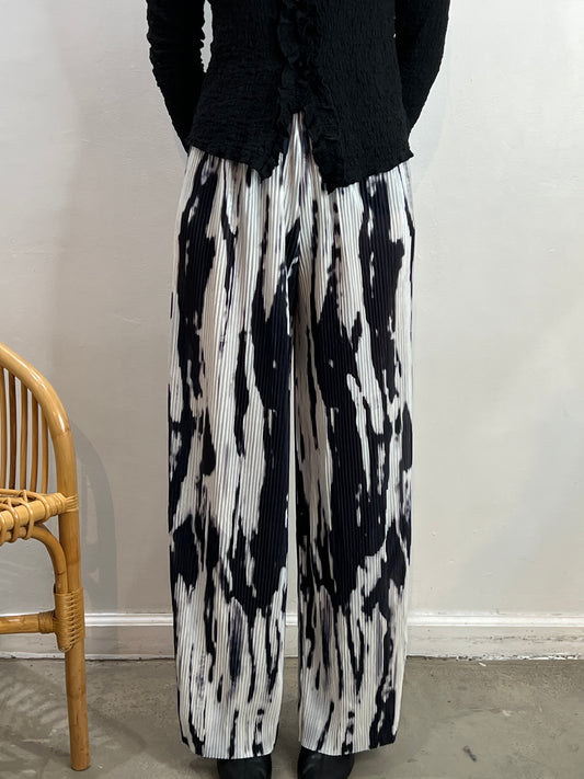 printed pleated relaxed pant