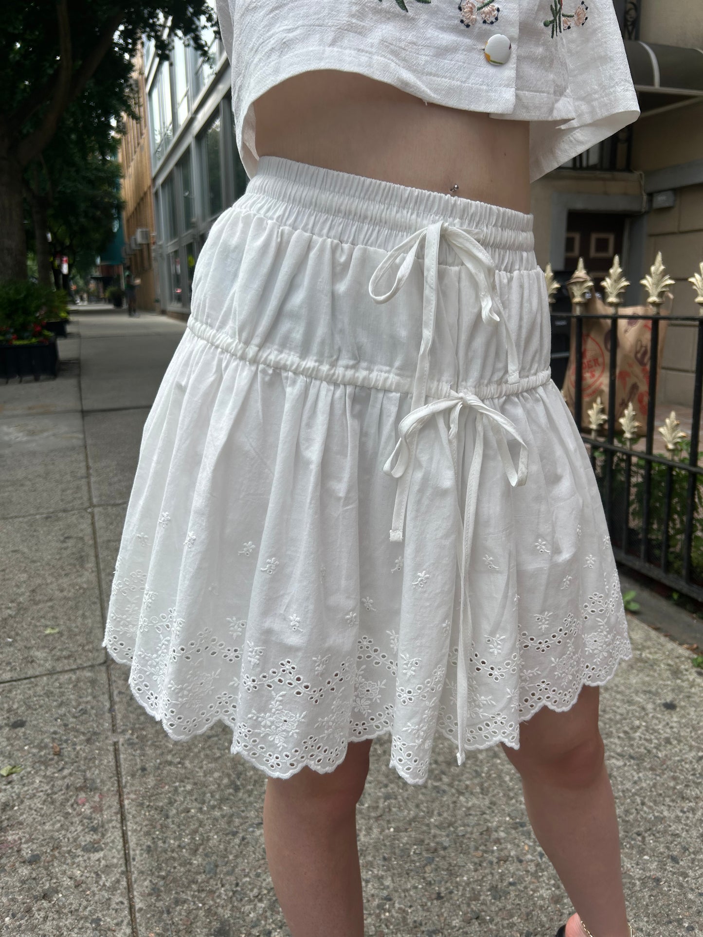 eyelet trimmed ribbon short skirt