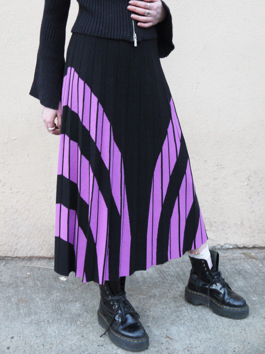 bold side stripe pleated skirt