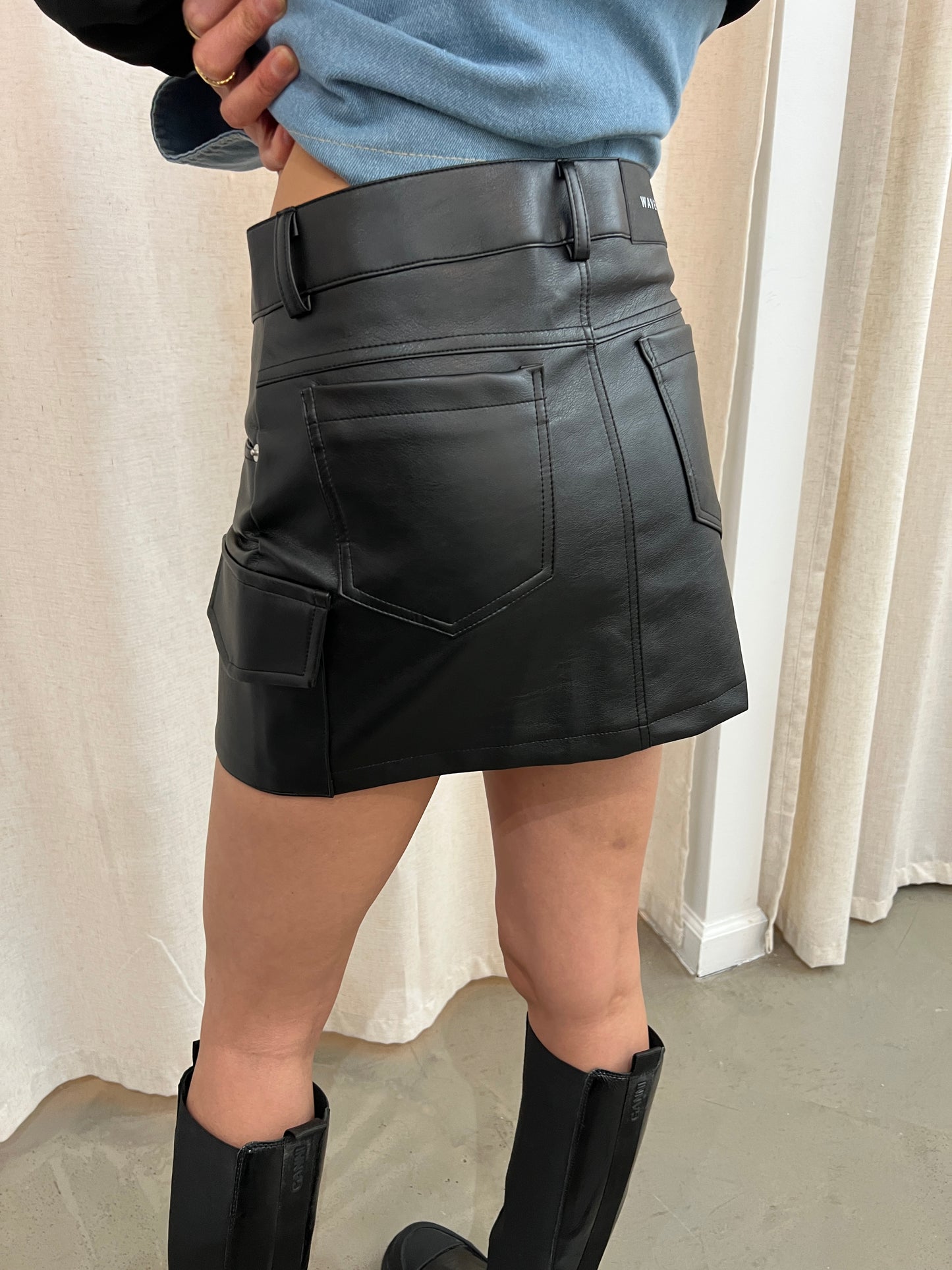 faux leather cargo pkt skirt